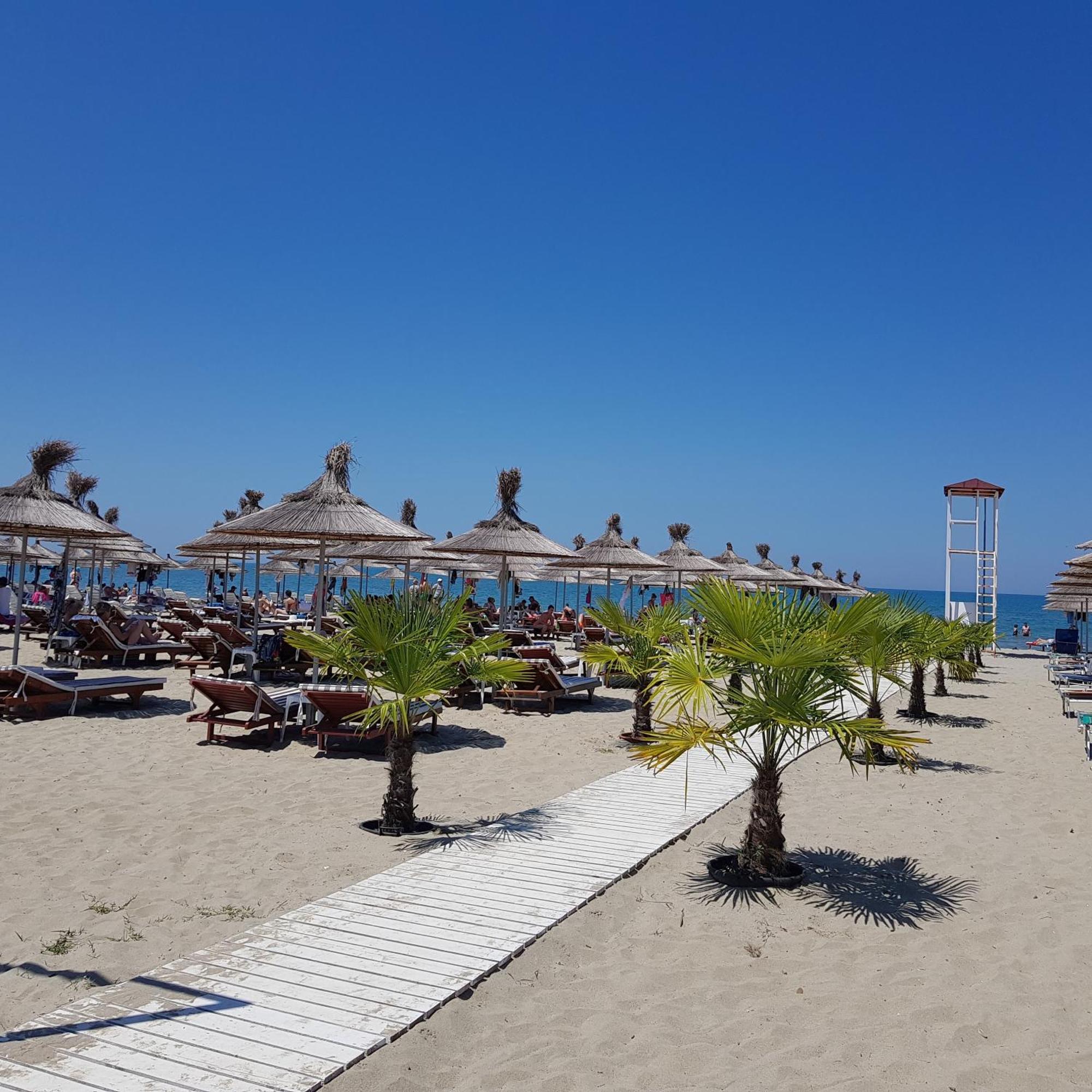 Relax Apartments Golem Голем Экстерьер фото