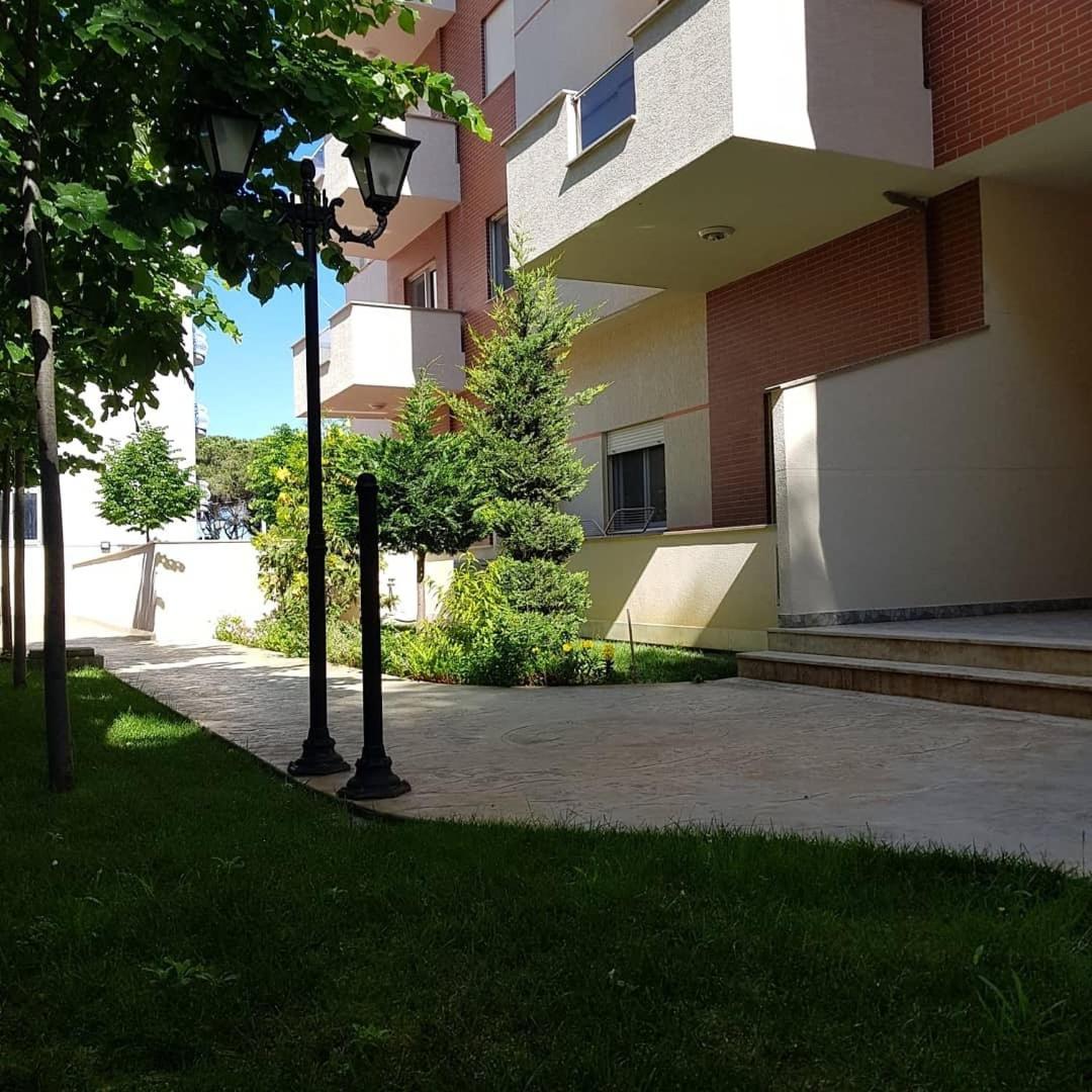 Relax Apartments Golem Голем Экстерьер фото